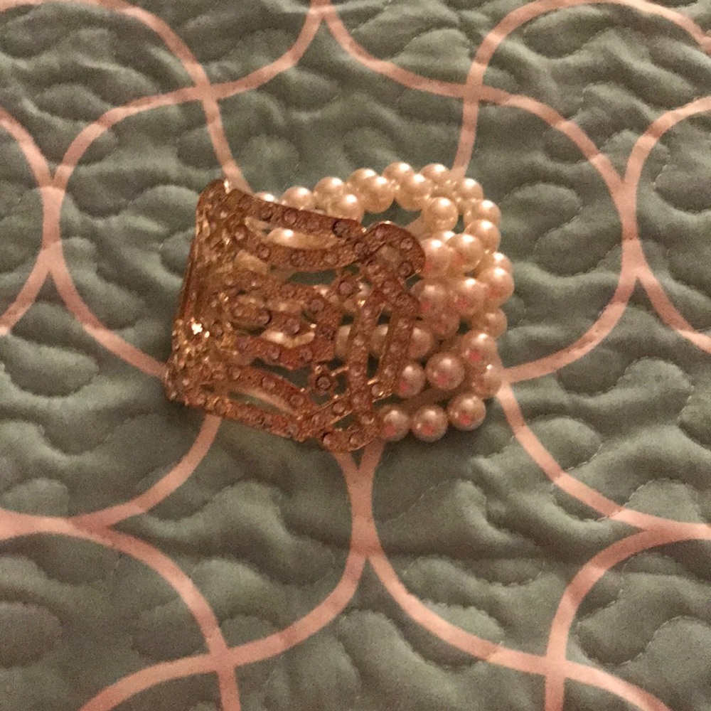 Pearl and diamond bracelet